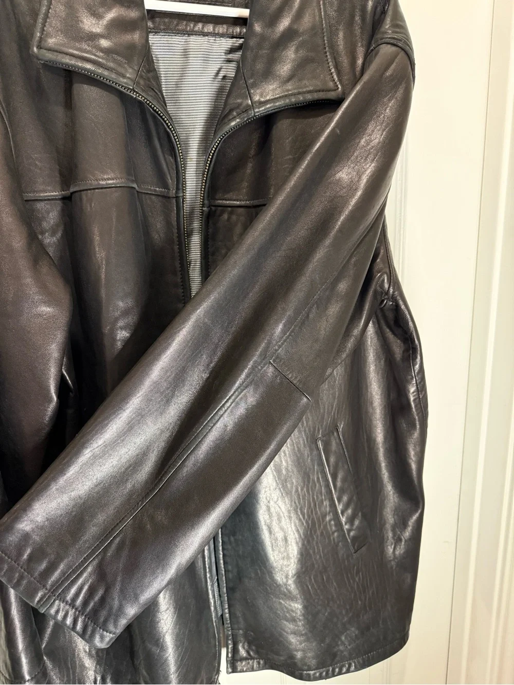 Roundtree & Yorke Men's Black Leather Zip Front Bomber Jacket